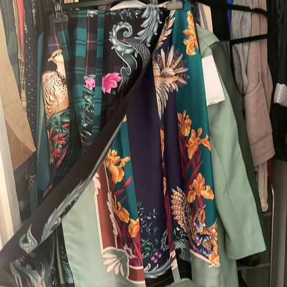 Ferragamo silk wrap skirt - Picture 2 of 4